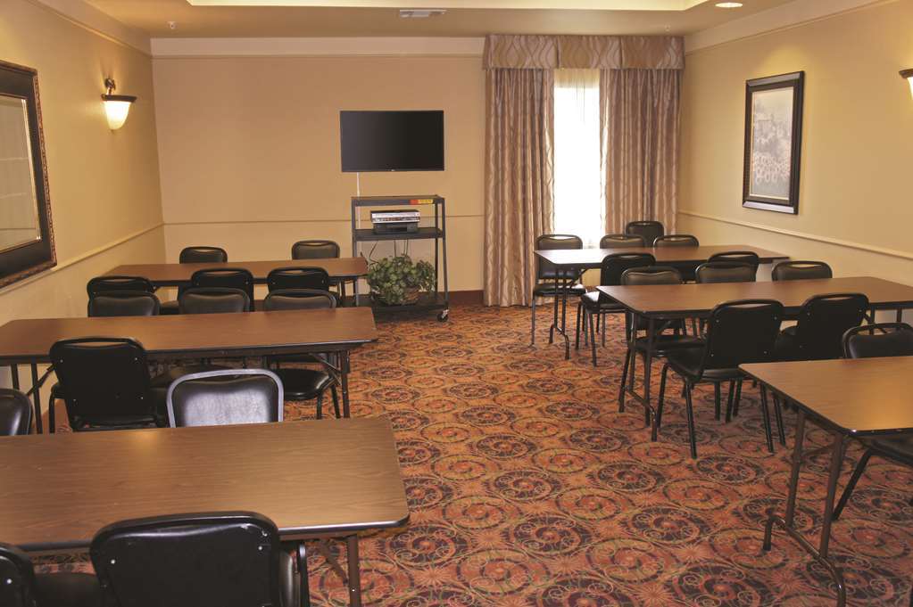 La Quinta By Wyndham Fredericksburg Hotel Facilities photo